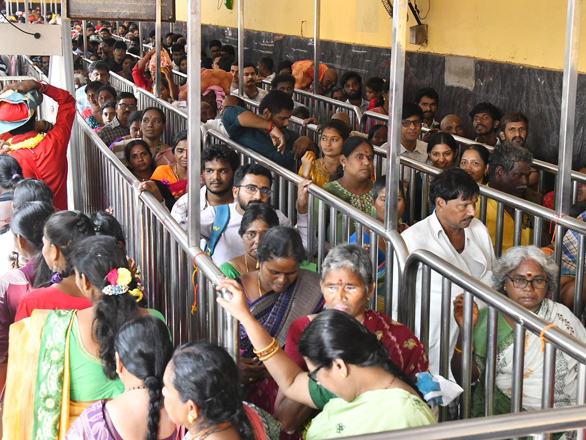 Heavy Rush of Bhavani Deeksha Viraman on Indrakeeladri8