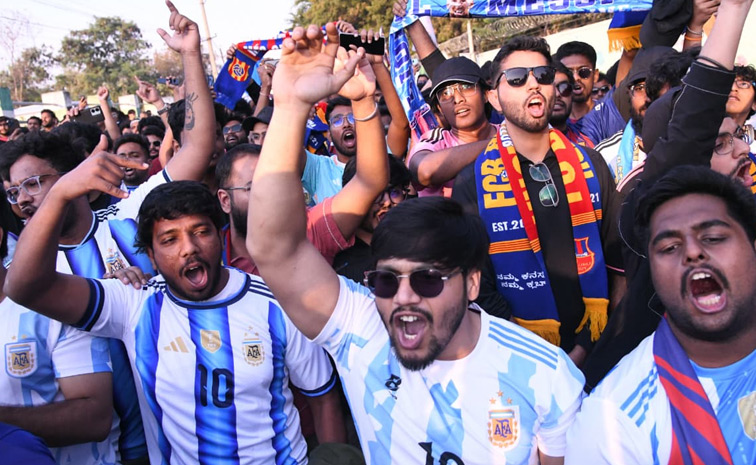 Lionel Messi Connects with Hyderabad Stadium Fans Photos5