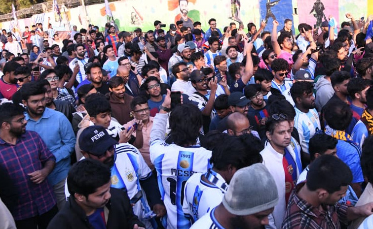 Lionel Messi Connects with Hyderabad Stadium Fans Photos6