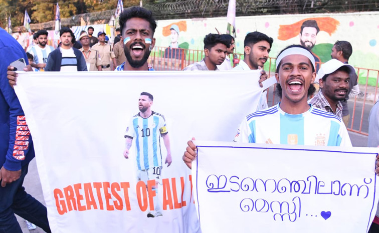 Lionel Messi Connects with Hyderabad Stadium Fans Photos8