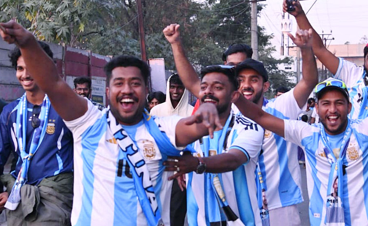 Lionel Messi Connects with Hyderabad Stadium Fans Photos11