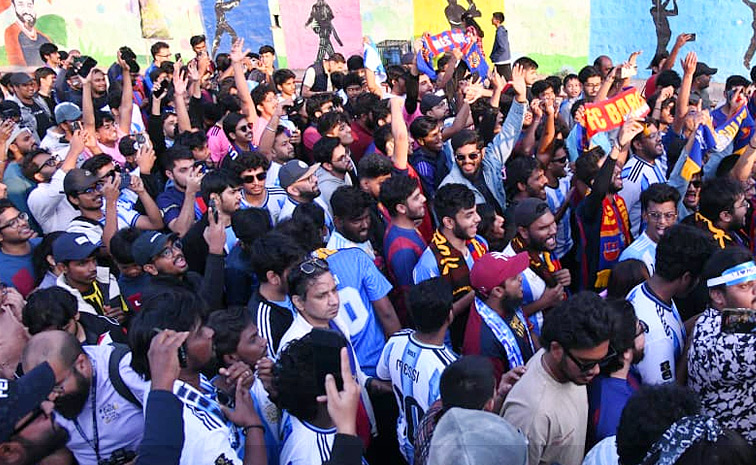 Lionel Messi Connects with Hyderabad Stadium Fans Photos12