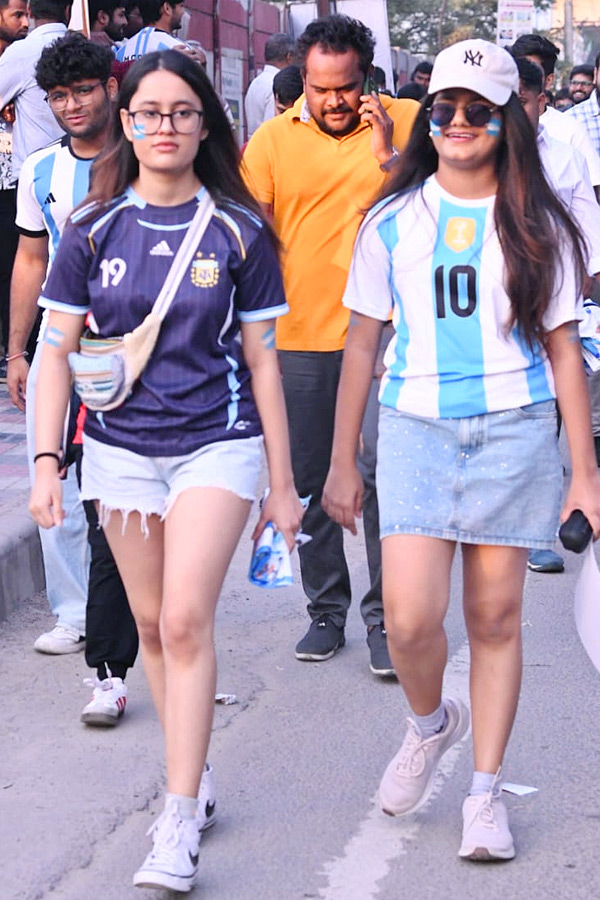 Lionel Messi Connects with Hyderabad Stadium Fans Photos2