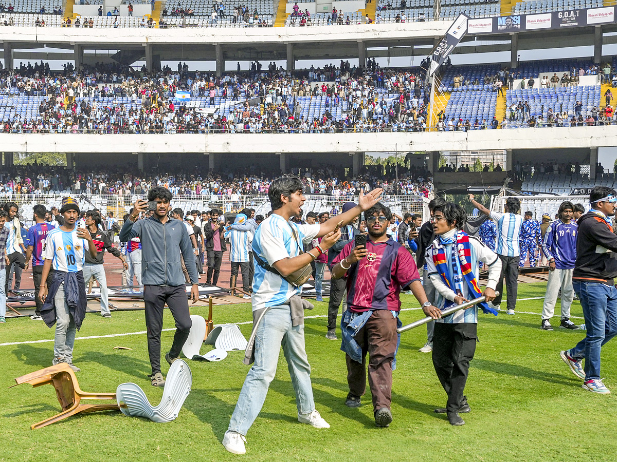 Lionel Messi India tour starts in chaos As angry fans throw seats in stadium Photos2