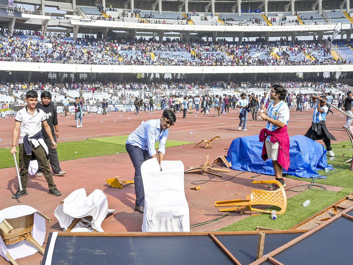 Lionel Messi India tour starts in chaos As angry fans throw seats in stadium Photos3