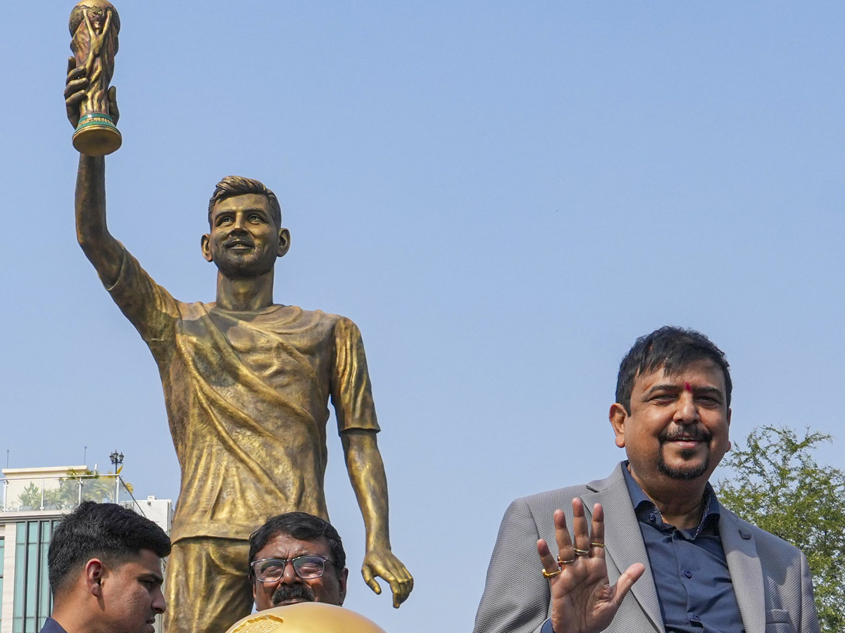 Lionel Messi India tour starts in chaos As angry fans throw seats in stadium Photos9