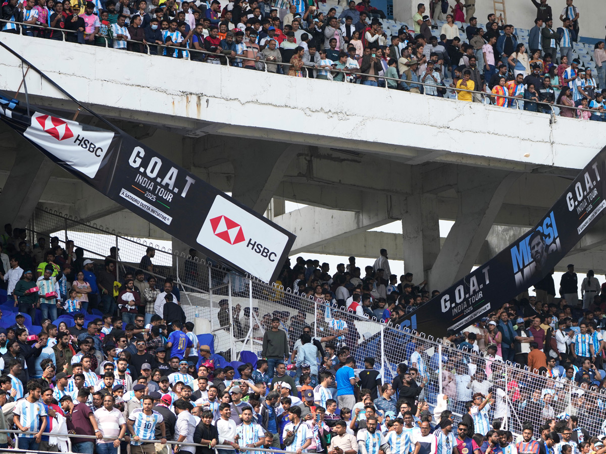 Lionel Messi India tour starts in chaos As angry fans throw seats in stadium Photos11