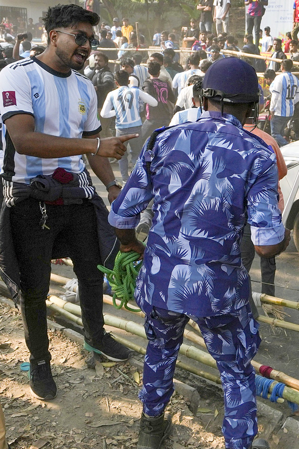 Lionel Messi India tour starts in chaos As angry fans throw seats in stadium Photos19