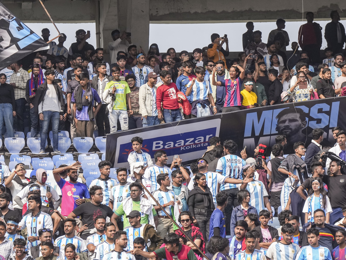 Lionel Messi India tour starts in chaos As angry fans throw seats in stadium Photos22