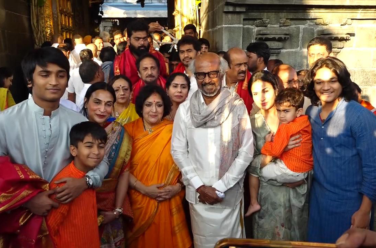 Rajinikanth Visits Tirumala Along With His Family Photos13