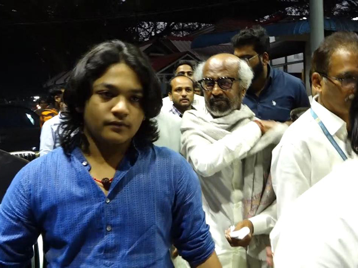 Rajinikanth Visits Tirumala Along With His Family Photos16