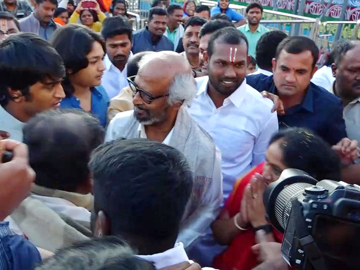 Rajinikanth Visits Tirumala Along With His Family Photos20
