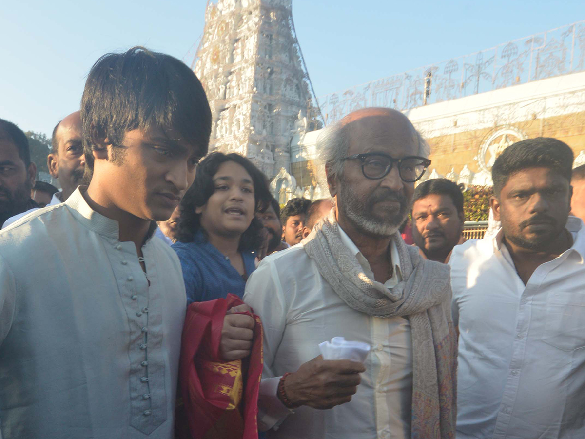 Rajinikanth Visits Tirumala Along With His Family Photos3