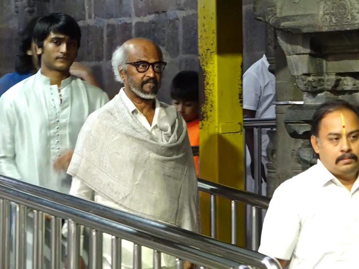 Rajinikanth Visits Tirumala Along With His Family Photos5