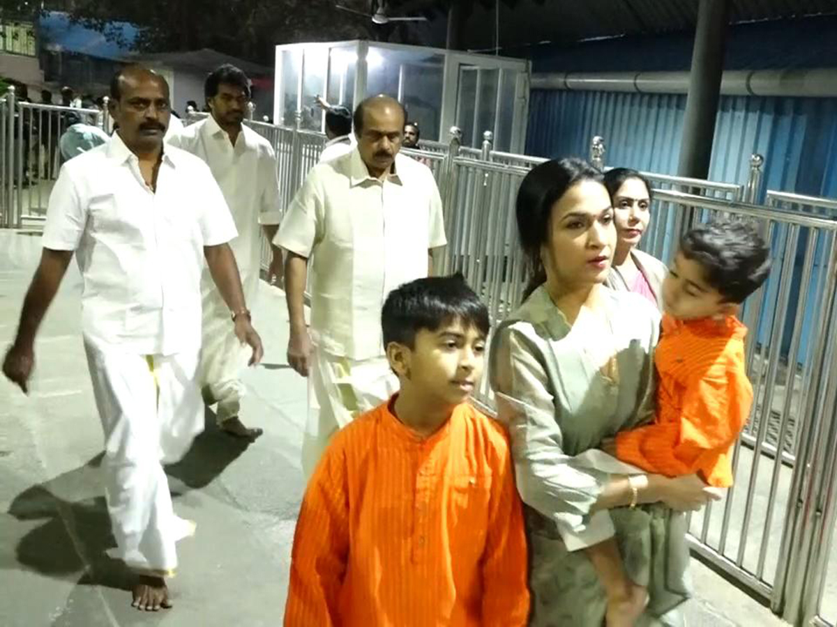 Rajinikanth Visits Tirumala Along With His Family Photos6
