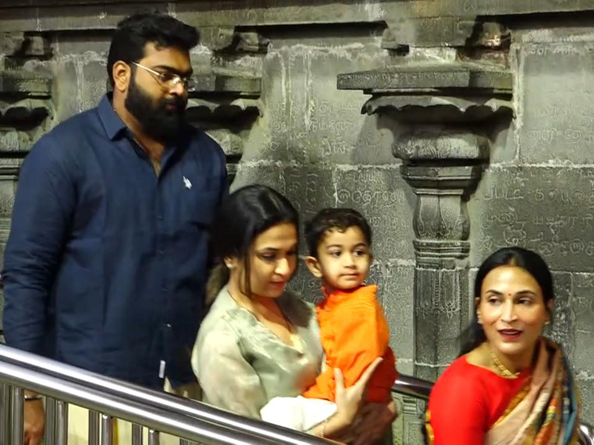 Rajinikanth Visits Tirumala Along With His Family Photos8