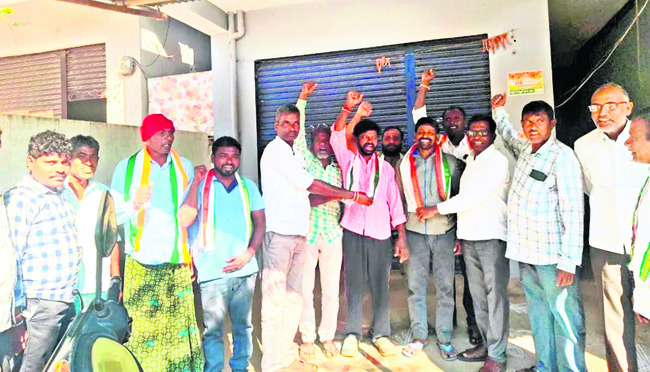 సాయంత్రం కాంగ్రెస్‌.. రాత్రి బీఆర్‌ఎస్‌1