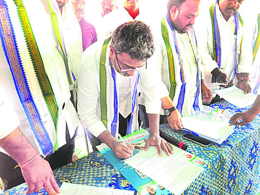 ప్రైవేటీకరణపై నిరసన సంతకం2