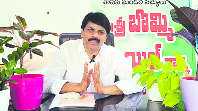 వైద్య కళాశాలల ప్రైవేటీకరణతో ప్రజలకు నష్టం 1