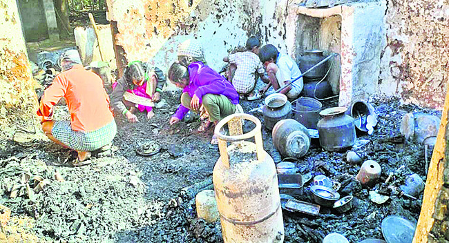 కె.సీతారాంపురంలో ఘోర అగ్ని ప్రమాదం2