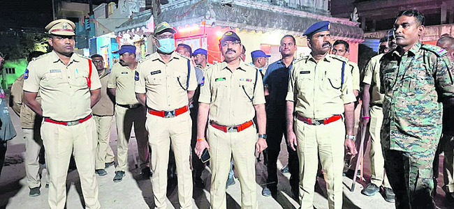 మొదట ఇక్కడే..9