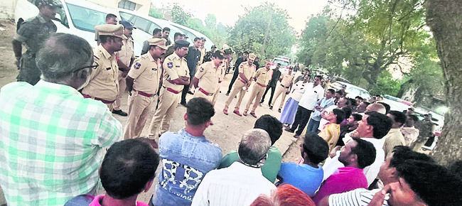 మొదట ఇక్కడే..5