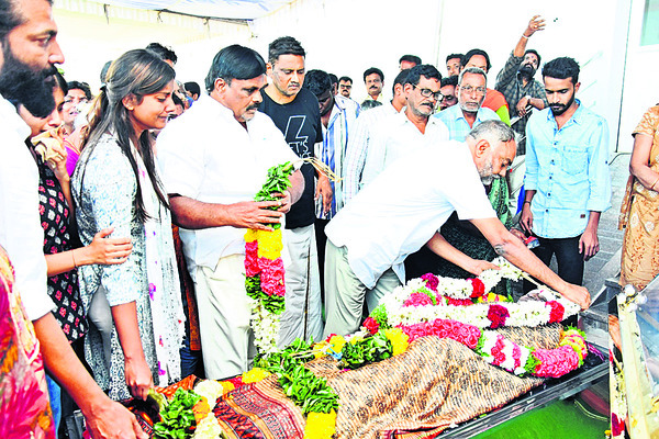 ఎలా బతికేది తల్లీ? 
2