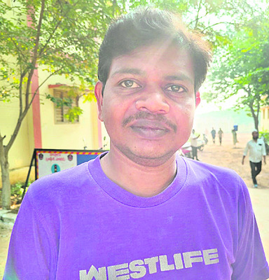 బ్యాగుల పంపిణీ 1