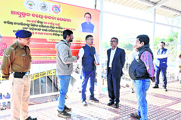 కొరాపుట్‌ రైల్వేమార్గంలో జీఎం పర్యటన1