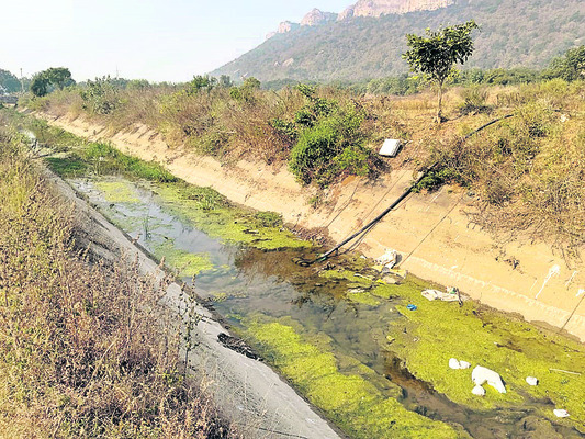 ఏఐసీసీ నేతలు స్పందించాలి1