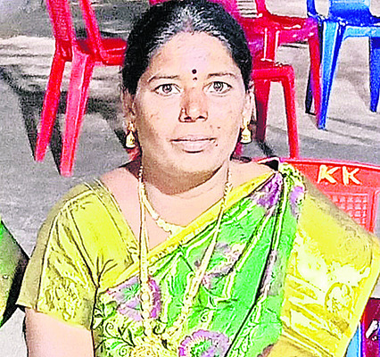 ఆలయంలో  బాంబ్‌ స్క్వాడ్‌ తనిఖీలు 
1