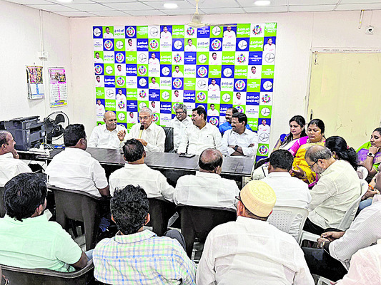 చంద్రబాబు కళ్లు తెరిపించేందుకే కోటి సంతకాలు1