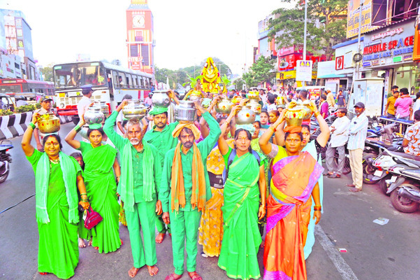 కనులపండువగా..కనకమహాలక్ష్మి రథయాత్ర3