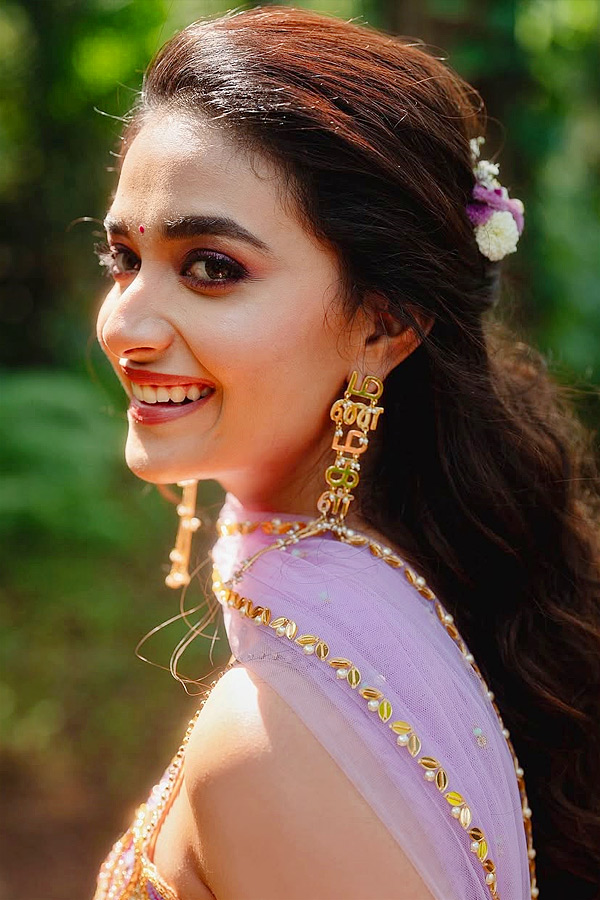 Actress Keerthy Suresh Wedding Anniversary SPecial Photos3