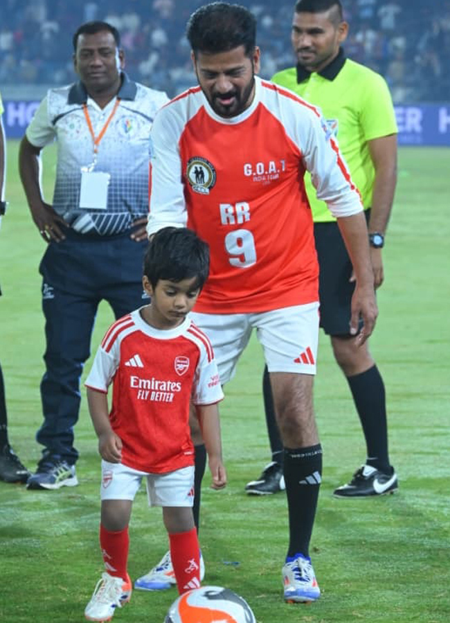 Uppal electrifying atmosphere Hyderabad chanted the Messi mantra (Photos)18