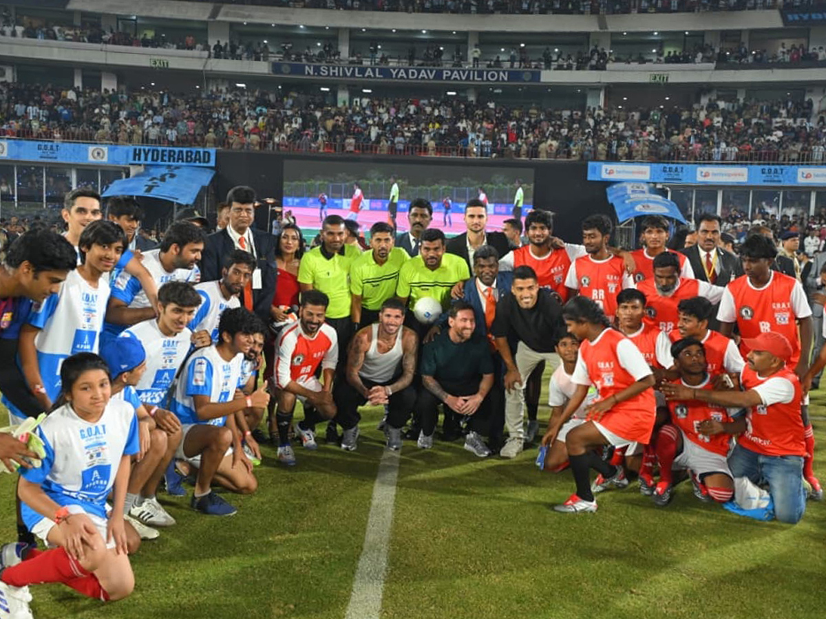 Uppal electrifying atmosphere Hyderabad chanted the Messi mantra (Photos)19