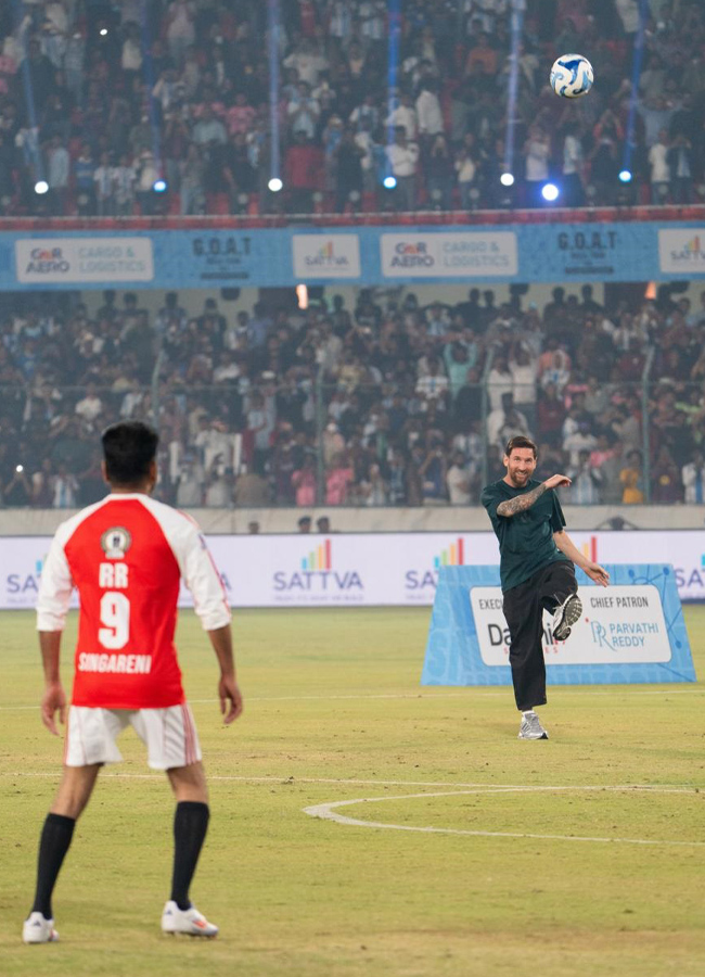 Uppal electrifying atmosphere Hyderabad chanted the Messi mantra (Photos)3