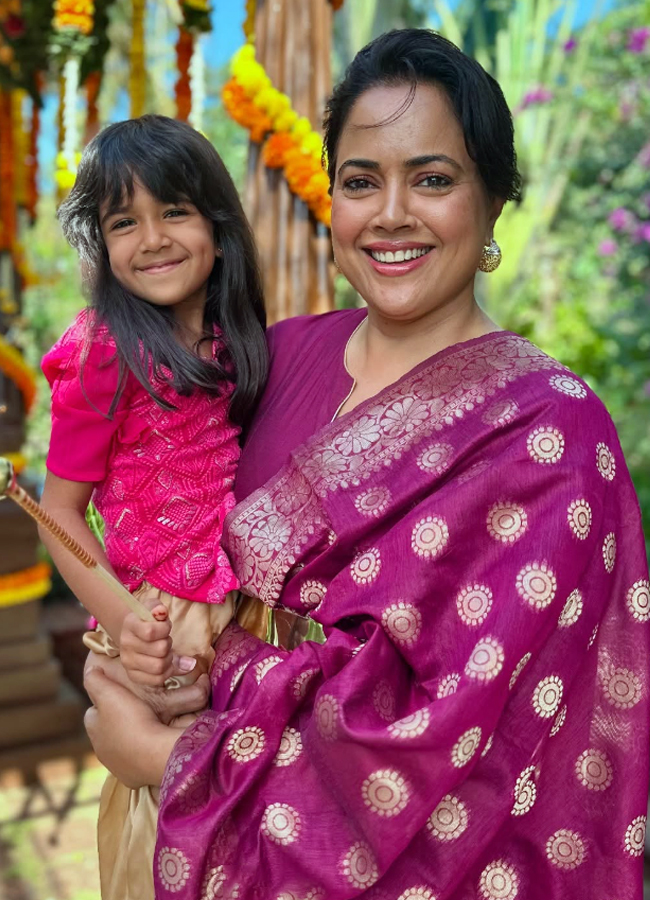 Tollywood actress Sameera Reddy's birthday special (Gallery)13