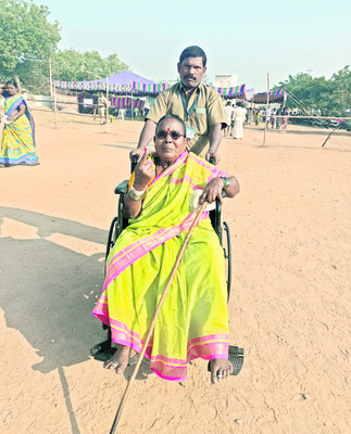 గ్రామాలు పోటెత్తాయి..!1