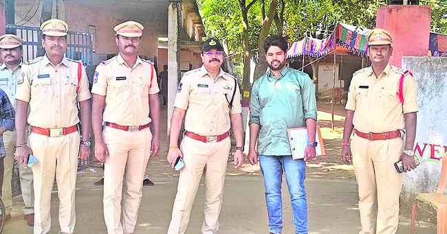 ● 111 పంచాయతీల్లో రెండోవిడత పోలింగ్‌ ● క దిలిన పల్లెలు.4