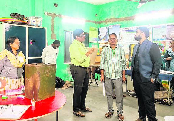 ● 111 పంచాయతీల్లో రెండోవిడత పోలింగ్‌ ● క దిలిన పల్లెలు.3