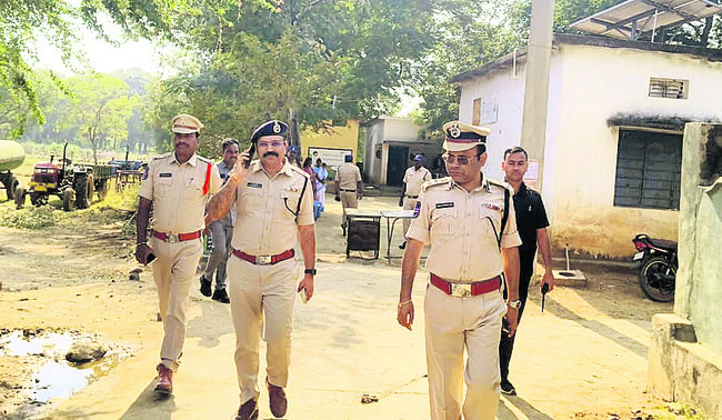 ● 111 పంచాయతీల్లో రెండోవిడత పోలింగ్‌ ● క దిలిన పల్లెలు.1