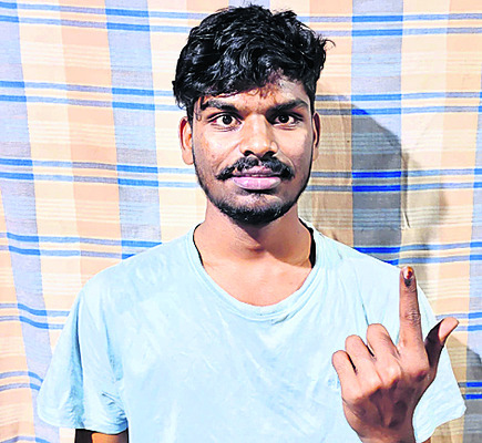 ఓటేసిన కొత్త ఓటర్లు1