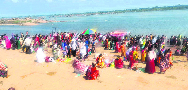 నృసింహుడిని   దర్శించుకున్న జిల్లా జడ్జి3