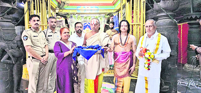 అప్పన్నకు విశేషంగా ఆర్జిత సేవలు 1