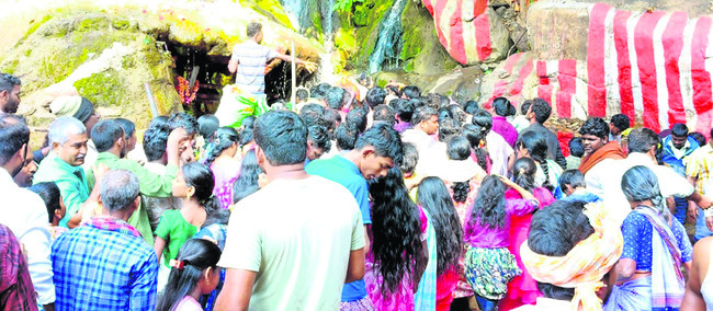 రాట్నాలమ్మకు ప్రత్యేక పూజలు 
1