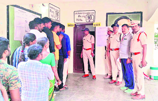 వైభవంగా శ్రీలక్ష్మీనరసింహ స్వామి నిత్యకల్యాణం1