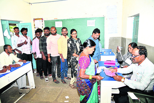 చేయి ఎత్తిన సం​గ్రామం4