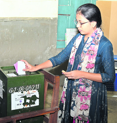 చేయి ఎత్తిన సం​గ్రామం1