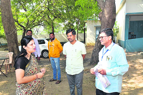 చేయి ఎత్తిన సం​గ్రామం5